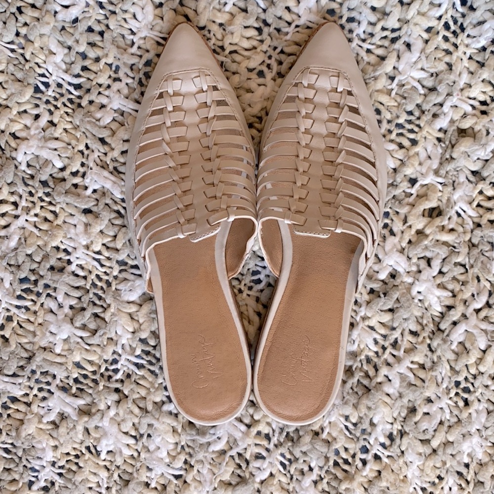 Crown Vintage pointed toe mules